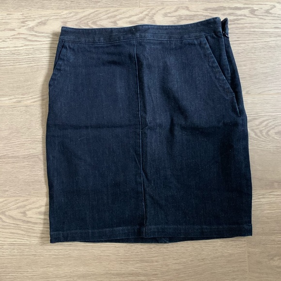 Banana republic Denim skirt - Picture 1 of 3